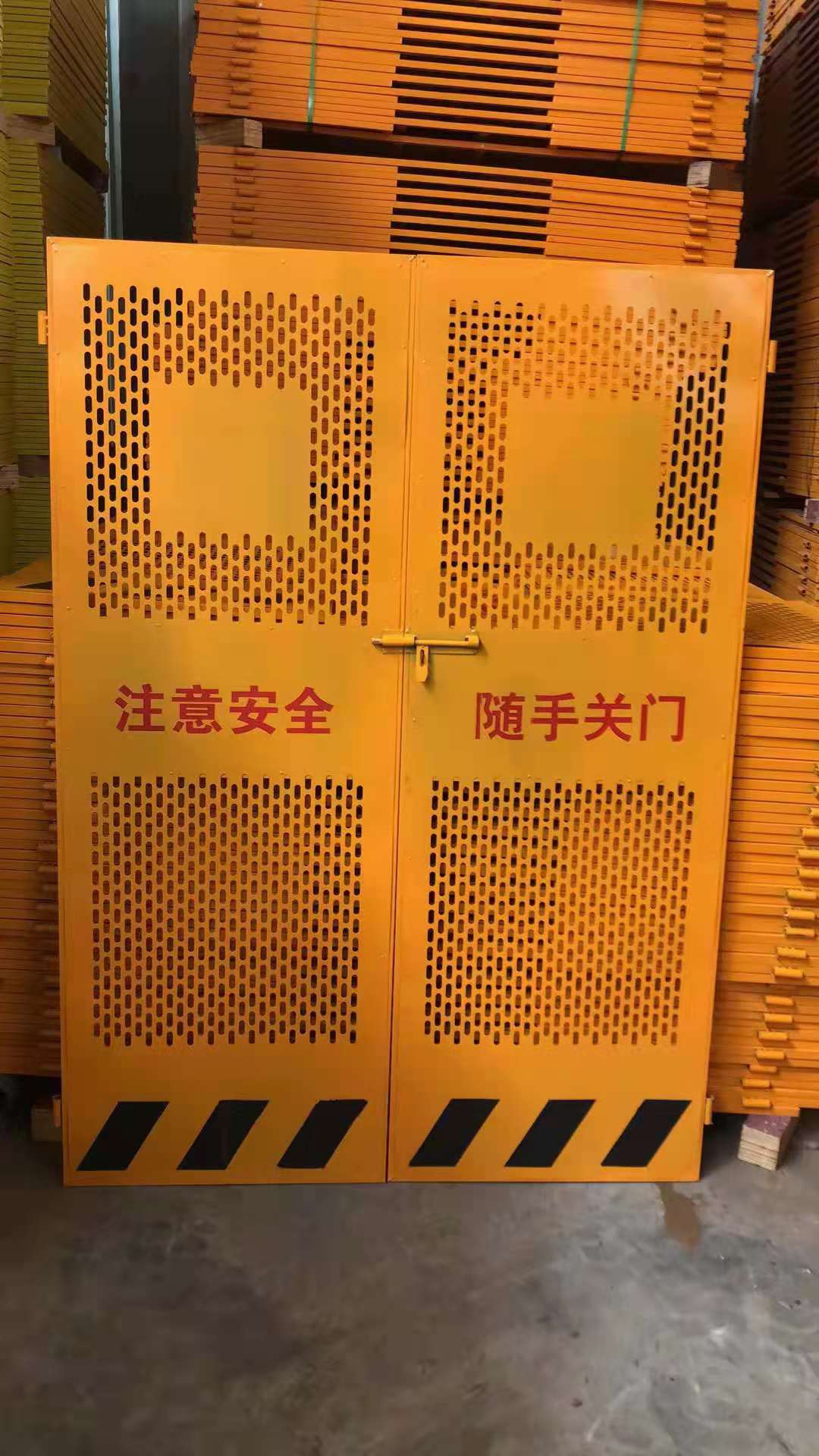 電梯防護門